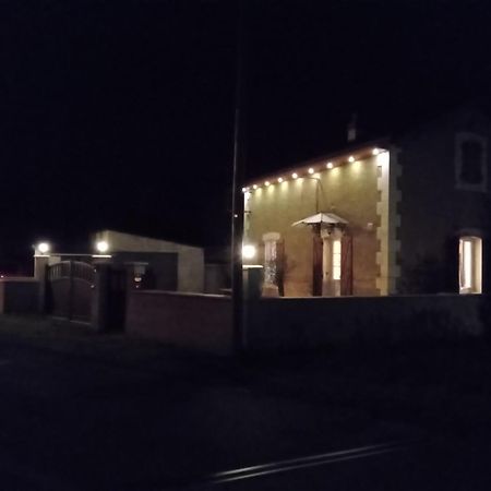 Le Petit Pays Apartment Montgivray Exterior photo