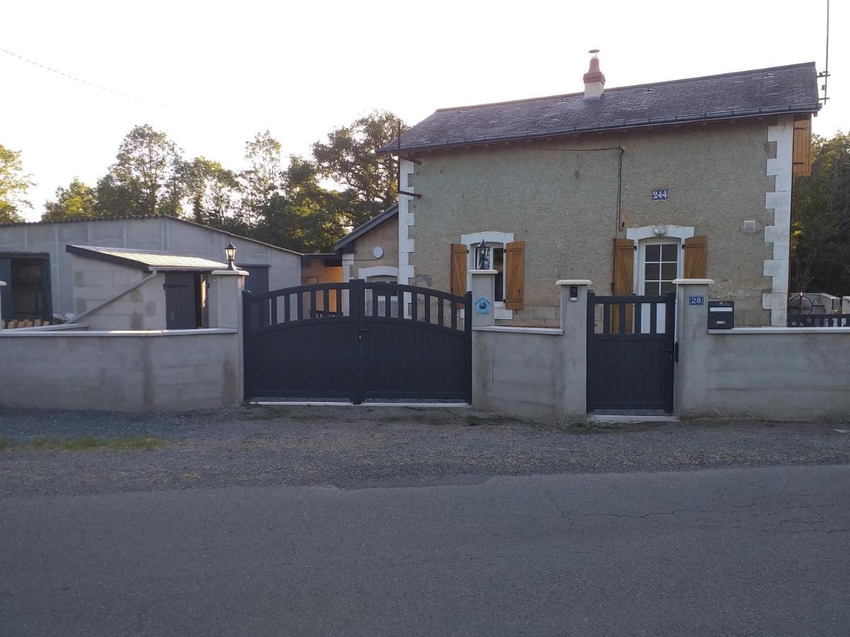 Le Petit Pays Apartment Montgivray Exterior photo