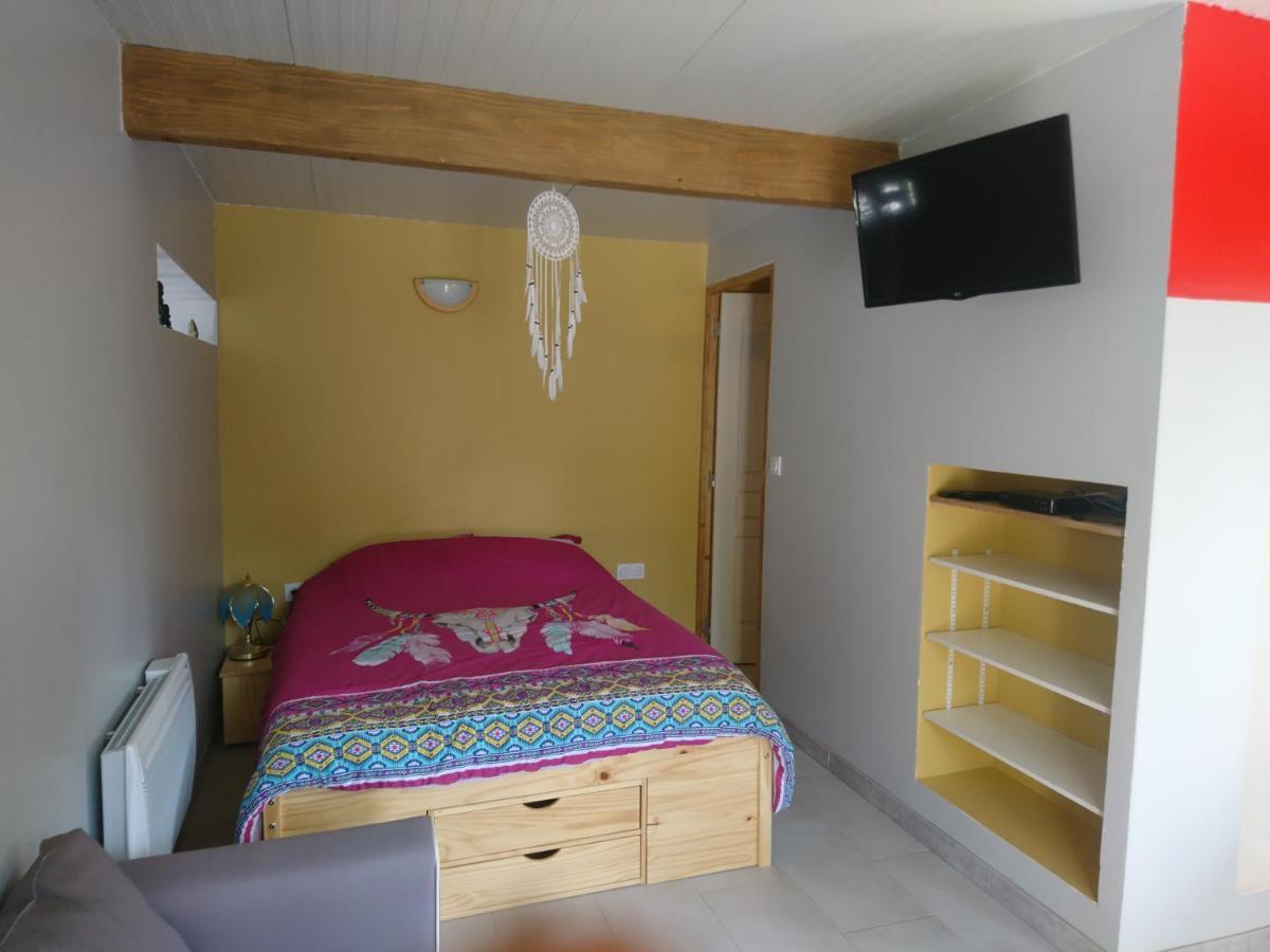 Le Petit Pays Apartment Montgivray Exterior photo
